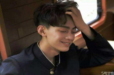 ​坏男生是如何让女生喜欢上自己的 坏男生撩妹法则