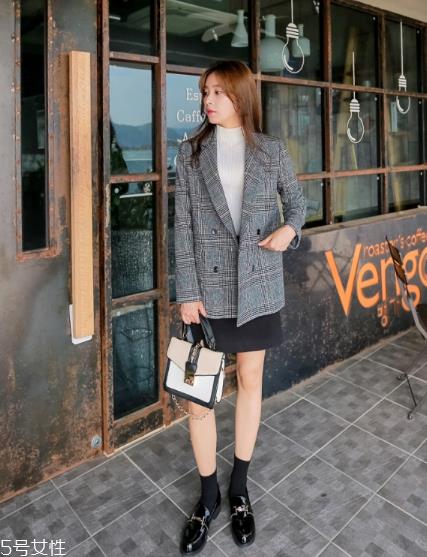 双排扣西装怎么搭配？尽显帅气女王范儿