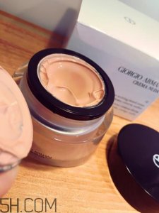 ​阿玛尼黑曜石素颜霜怎么样？阿玛尼黑曜石素颜霜测评