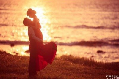 ​女人爱听男人说什么话 让女朋友更爱你方法