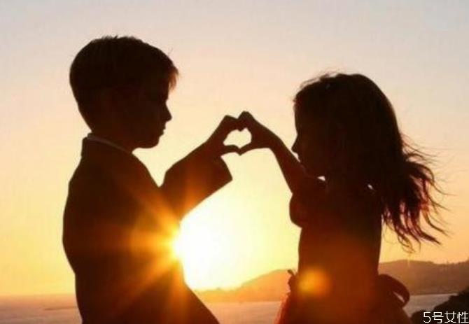 网恋见面怎么消除尴尬 网恋见面的注意事项 网恋见面怎么消除尴尬 网恋见面的注意事项