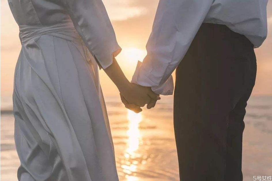 网恋见面怎么消除尴尬 网恋见面的注意事项 网恋见面怎么消除尴尬 网恋见面的注意事项