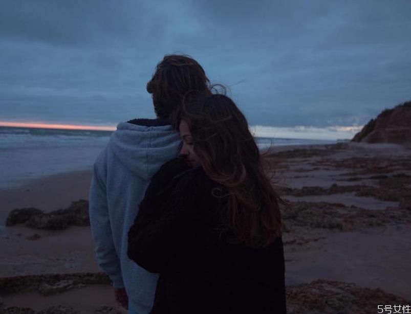 网恋见面怎么消除尴尬 网恋见面的注意事项 网恋见面怎么消除尴尬 网恋见面的注意事项