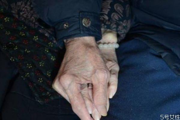 爱情必须付出吗 爱情都是付出吗 爱情必须付出吗 爱情都是付出吗