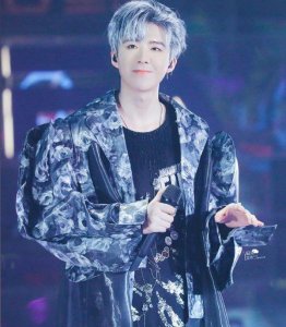 ​刘宇宁是哪个经纪公司 刘宇宁为什么资源这么好