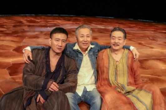 濮存昕曾接受采访说:不是我没有机会的,影视作品也没有我的活儿,我演的东西没人看。