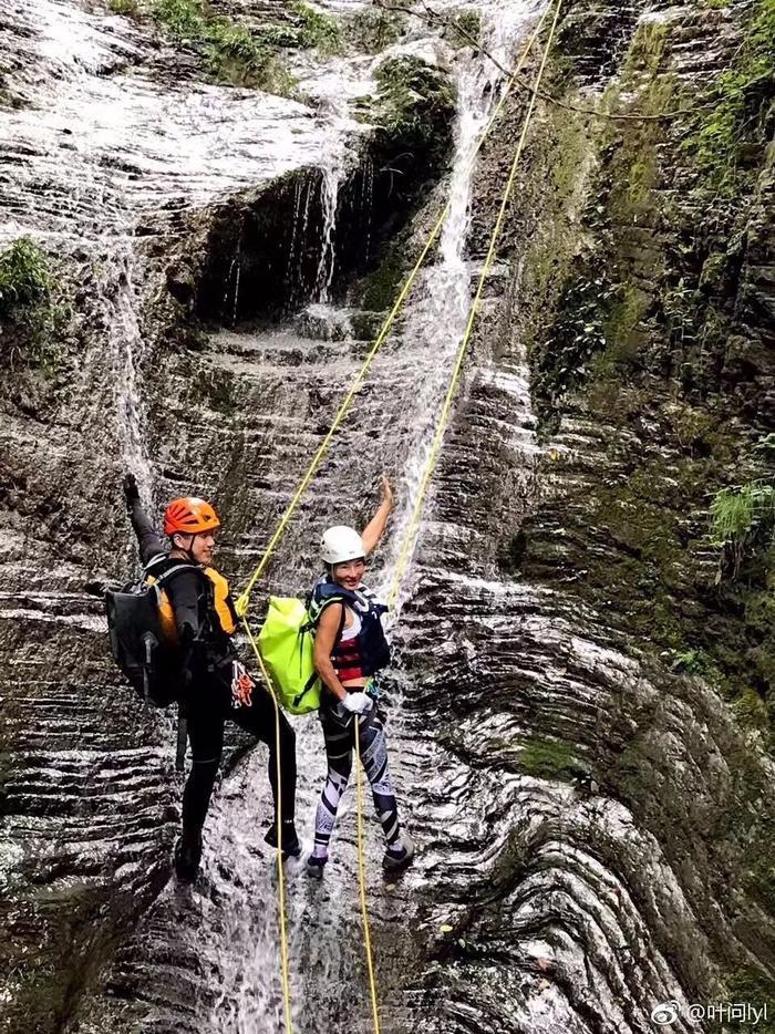 她30岁开始健身,50岁身材秒杀林志玲,这才是真正的不老女神