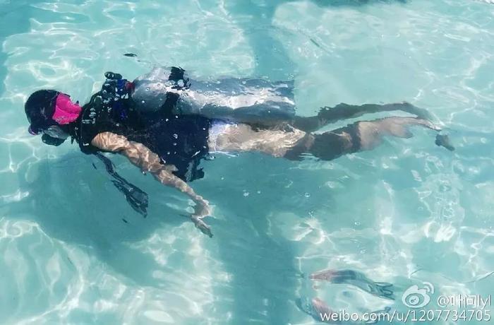 她30岁开始健身,50岁身材秒杀林志玲,这才是真正的不老女神