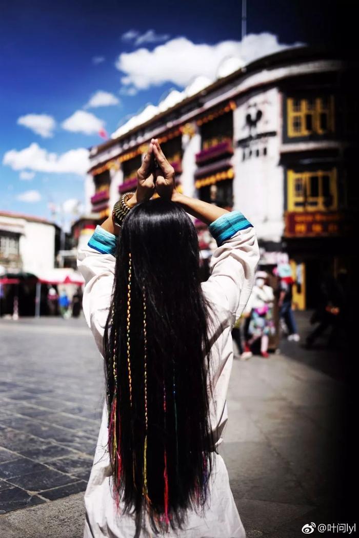 她30岁开始健身,50岁身材秒杀林志玲,这才是真正的不老女神