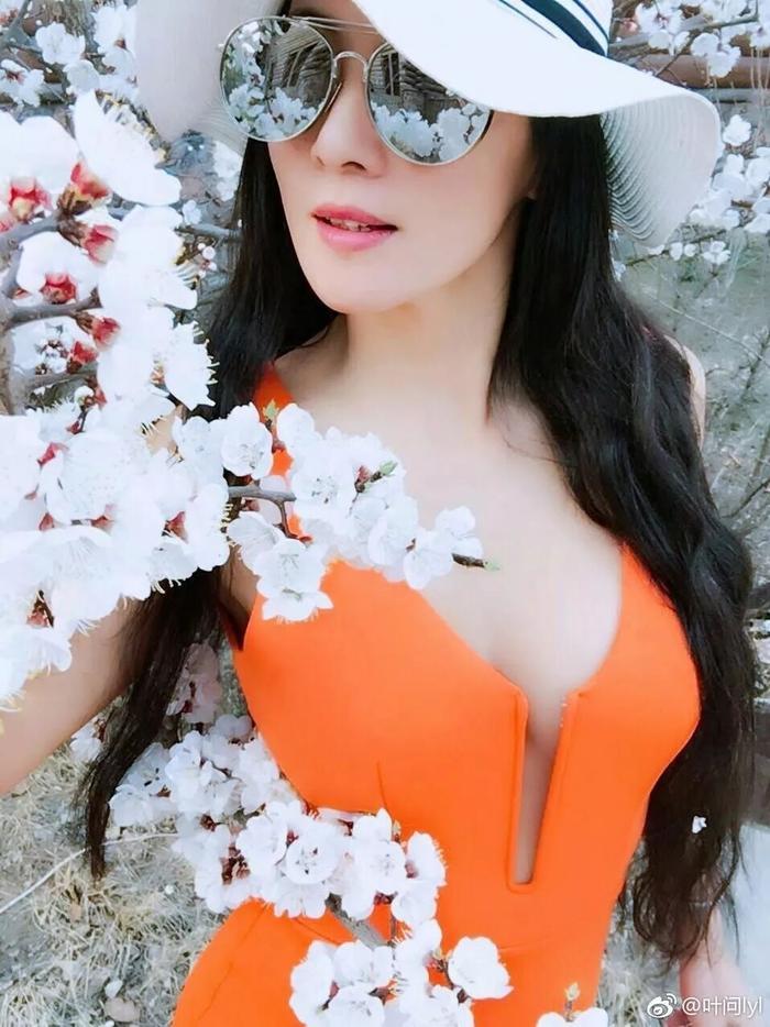 她30岁开始健身,50岁身材秒杀林志玲,这才是真正的不老女神