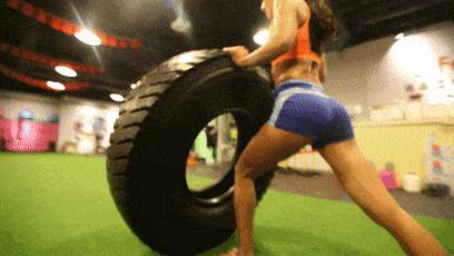 她30岁开始健身,50岁身材秒杀林志玲,这才是真正的不老女神