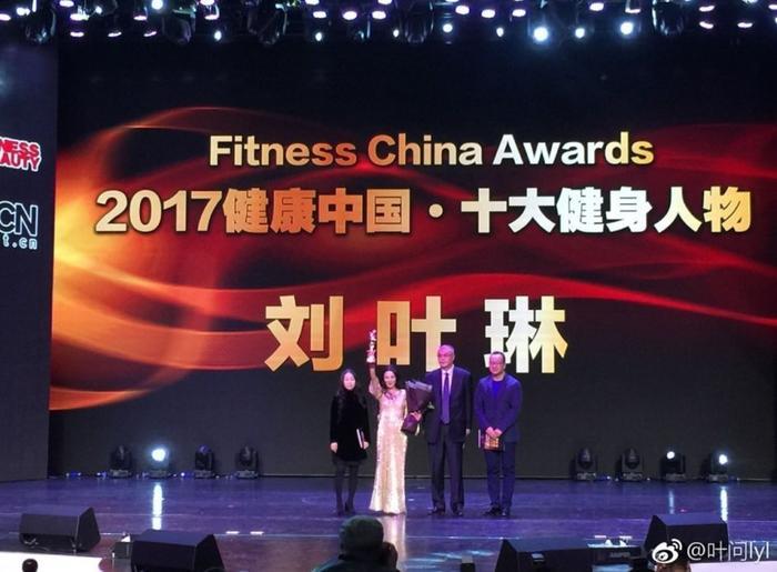 她30岁开始健身,50岁身材秒杀林志玲,这才是真正的不老女神