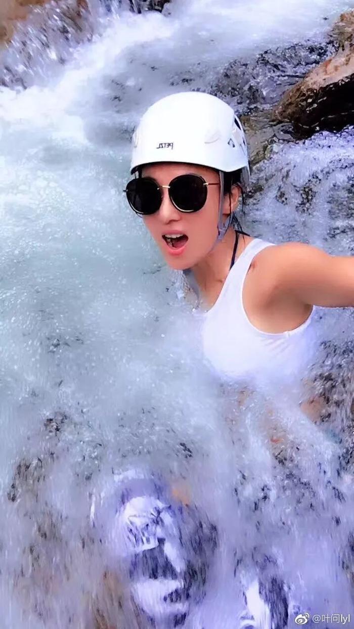 她30岁开始健身,50岁身材秒杀林志玲,这才是真正的不老女神