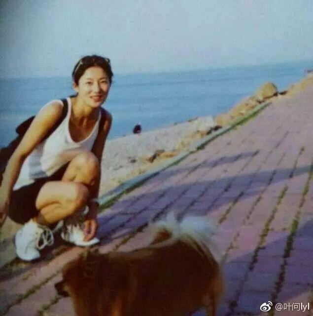 她30岁开始健身,50岁身材秒杀林志玲,这才是真正的不老女神