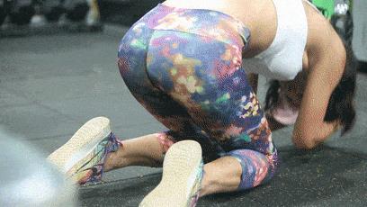 她30岁开始健身,50岁身材秒杀林志玲,这才是真正的不老女神