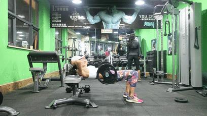 她30岁开始健身,50岁身材秒杀林志玲,这才是真正的不老女神