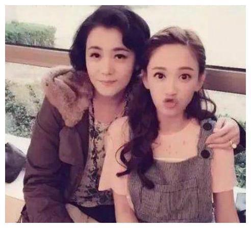 她一生没谈过恋爱?50岁拍戏过度劳累去世,器官捐赠救活三人