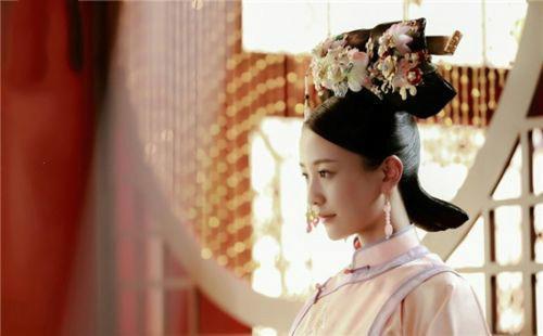 她19岁才被册封, 远嫁蒙古, 却是康熙唯一亲封的固伦公主