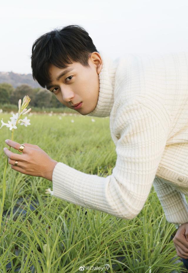 李现回复明日花的生日祝福了,太爱这个坦坦荡荡的男人了