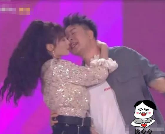 沈梦辰海涛同台录节目,男方动作引催婚团尖叫,甜哭了赶紧结婚!