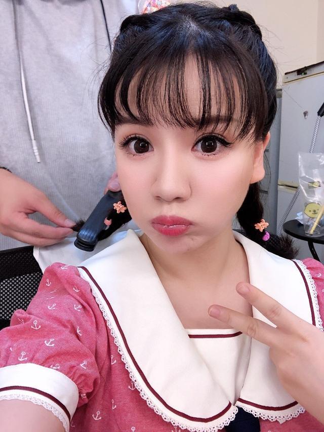 红果果晒国庆出游照，绿泡泡化身宠女狂魔，一家团聚画面幸福和睦