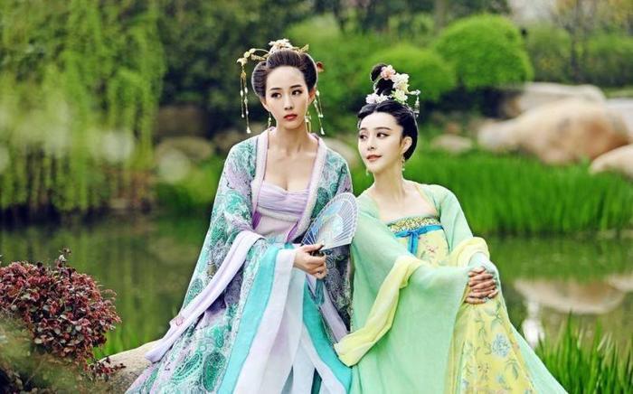 范冰冰微博发《美ST》6月刊封面,晒五一美照,看来心情很不错哦