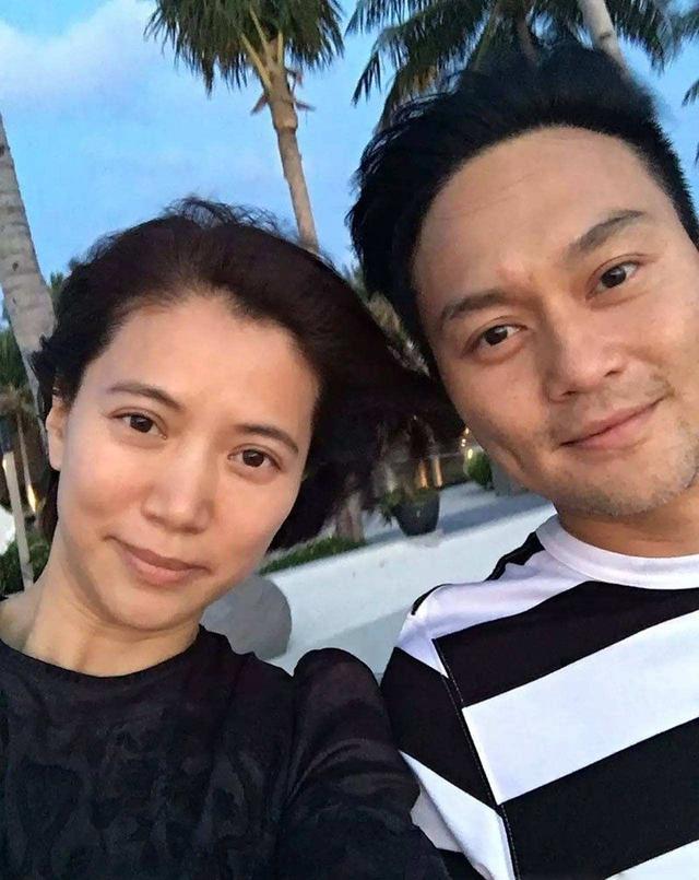 一直素颜的袁咏仪,被张智霖宠爱26年,不可思议