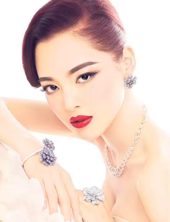 她是别人眼中的“兔唇”,被人喊话去整容,现在竟美成高级脸!