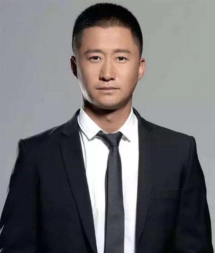 吴京被问娱乐圈中哪个人最能打?脱口而出三个字,不是成龙而是他