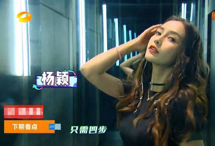 赵今麦和baby上快本,谁注意她们坐姿?女神和女汉子一目了然