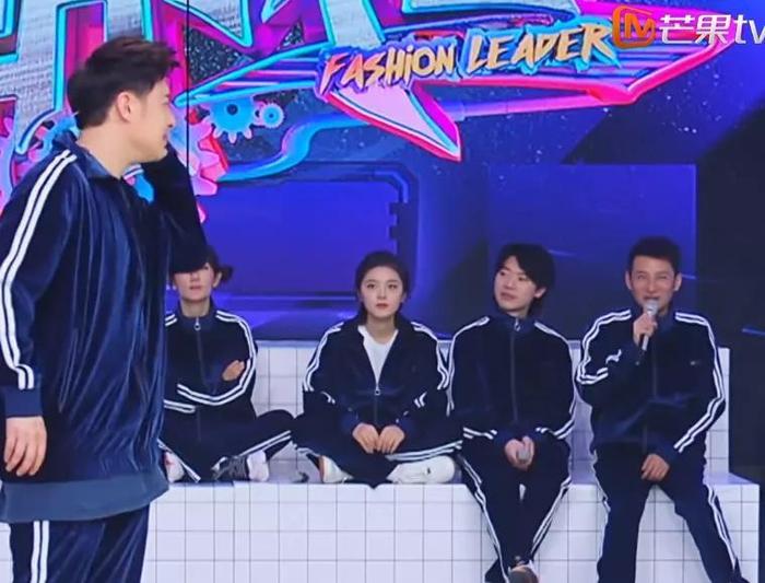 赵今麦和baby上快本,谁注意她们坐姿?女神和女汉子一目了然