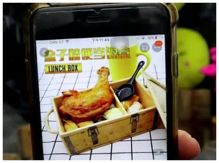 吃货明遇到黑心商家,试吃网购绝地求生盒饭,却发现里面根本没饭