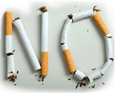 王源吸烟被央视点明批评！而在足坛，不抽都不好意思叫超级巨星