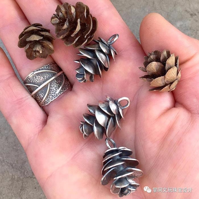 叶子,是不会飞翔的翅膀,翅膀,是落在天上的叶子