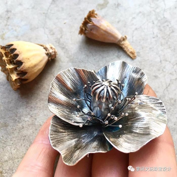 叶子,是不会飞翔的翅膀,翅膀,是落在天上的叶子