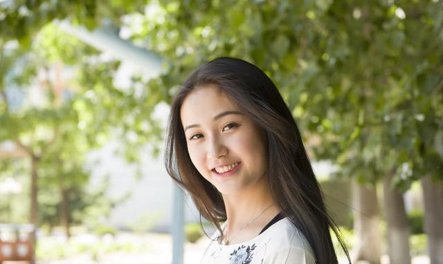 云南山歌歌词欣赏:山歌好唱口难开 樱桃好吃树难栽