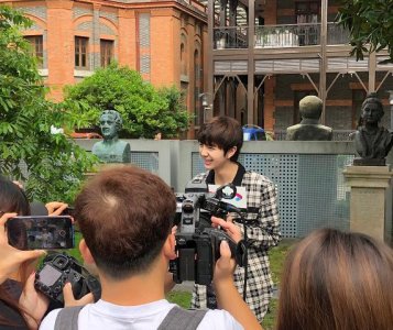 张镐濂素颜到上戏报道,看到脱离照妖镜的生图,新一届上戏校草