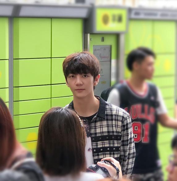 张镐濂素颜到上戏报道,看到脱离照妖镜的生图,新一届上戏校草