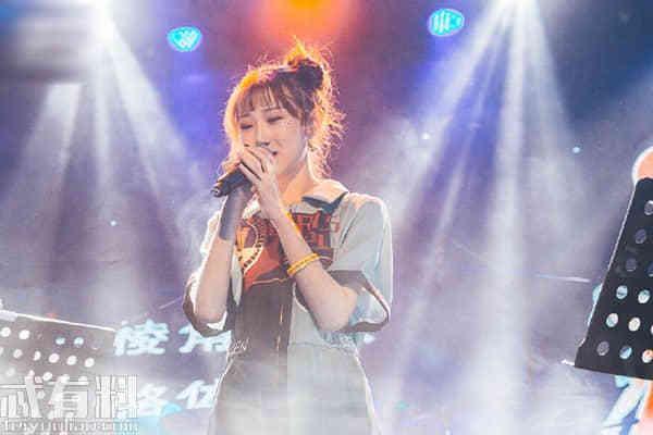 抖音你的酒馆对我打了烊是什么歌??《你的酒馆对我打了烊》是谁唱的歌