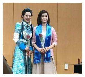 54岁宋祖英近照曝光,短发造型太减龄,优雅端庄气质犹存