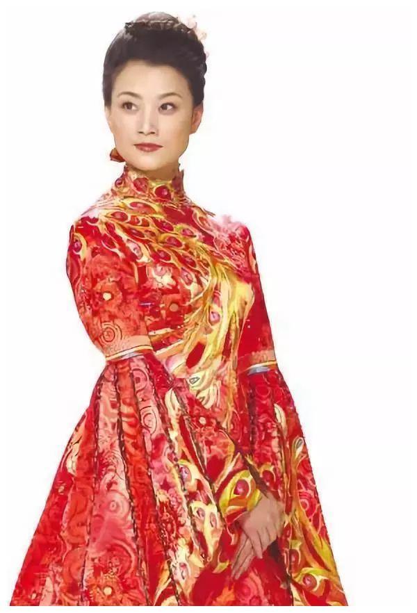 54岁宋祖英近照曝光,短发造型太减龄,优雅端庄气质犹存