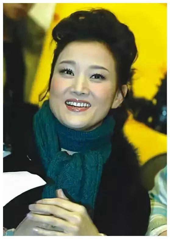 54岁宋祖英近照曝光,短发造型太减龄,优雅端庄气质犹存