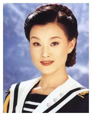 54岁宋祖英近照曝光,短发造型太减龄,优雅端庄气质犹存