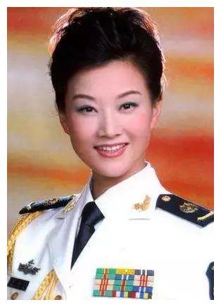 54岁宋祖英近照曝光,短发造型太减龄,优雅端庄气质犹存