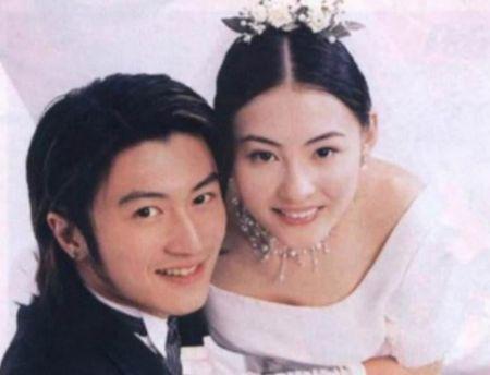 王菲素颜现身机场,50岁气质还如20岁少女般,难怪谢霆锋疯狂迷恋