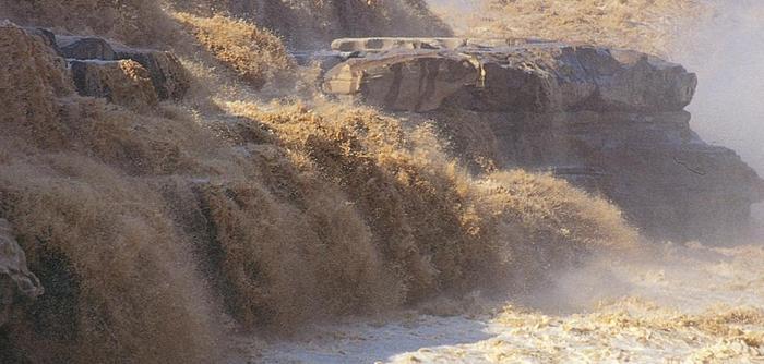 黄河的源头在哪里?只有碗口那么大?是怎么形成的,人还不能靠近