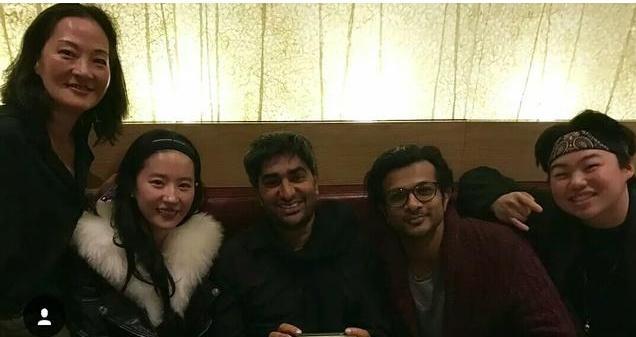 刘亦菲31岁生日宴59岁妈妈现身,保养得体,网友:妈妈比女儿还美