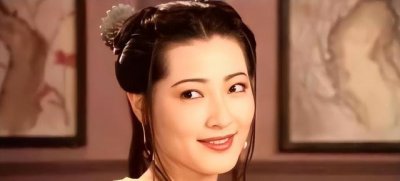 ​47岁杨思敏露面，保持43公斤体重美貌出众，引起网友热议