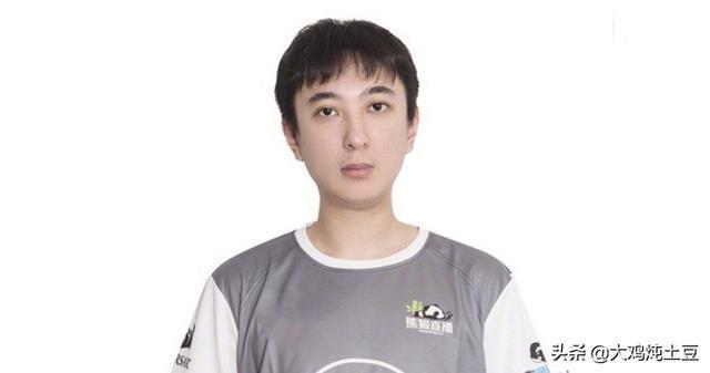 王思聪吐槽女主播长得丑,随后刷数十万礼物,网友:看来有内幕