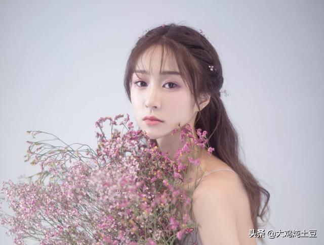 王思聪吐槽女主播长得丑,随后刷数十万礼物,网友:看来有内幕